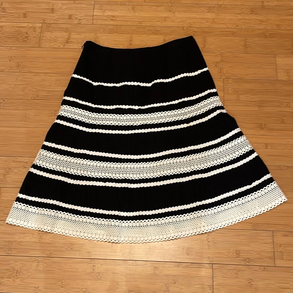 Talbots Pleated Skirt Crochet Lace Trim Knee lined Length ALine Flare Midi Skirt